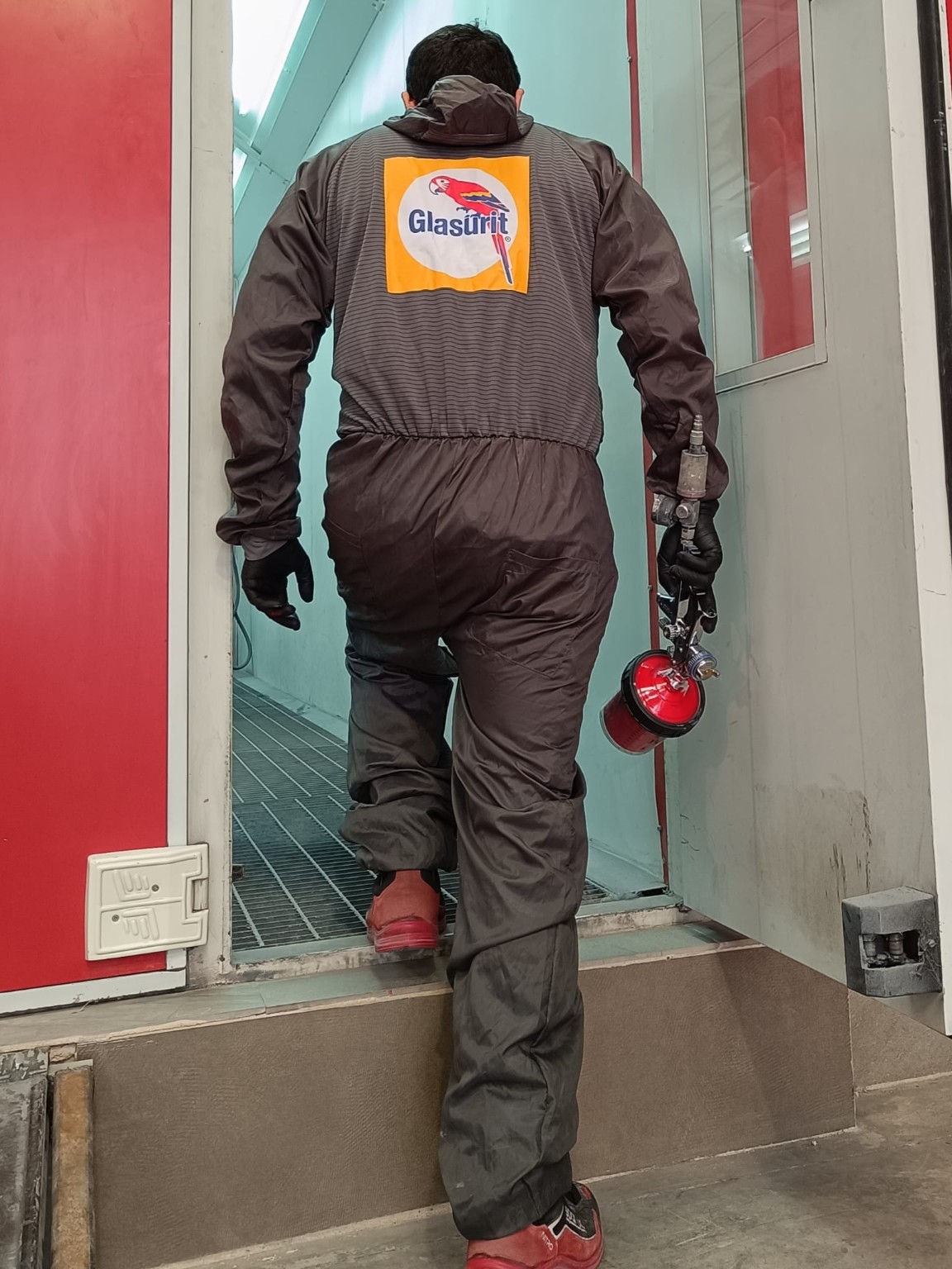 Pintura en cabina en Madueño & Llidó