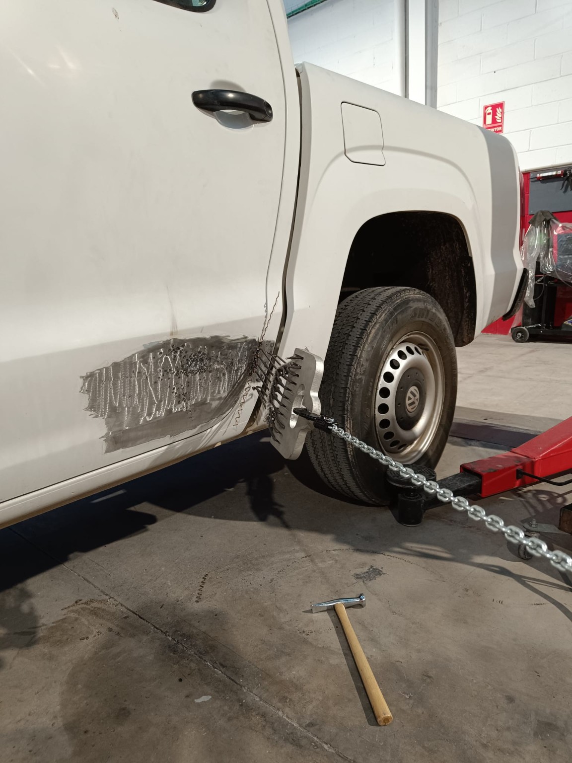 Reparación de chapa en Madueño & Llidó